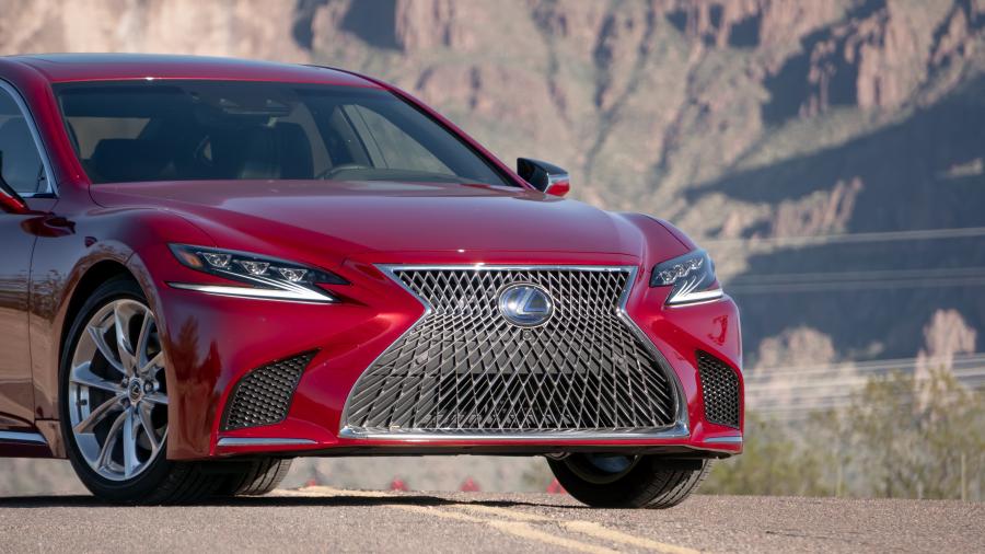 Детали экстерьера Lexus LS500h 2017 года  (NA) (фото 4 из 40)